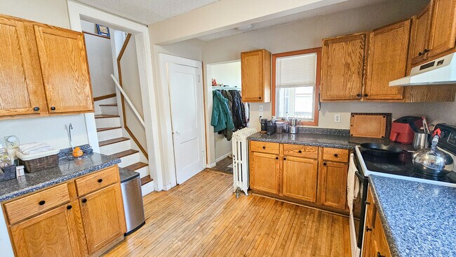 Main Kitchen - 904 20th Ave SE