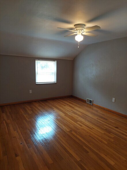 Building Photo - 229 Evaline St