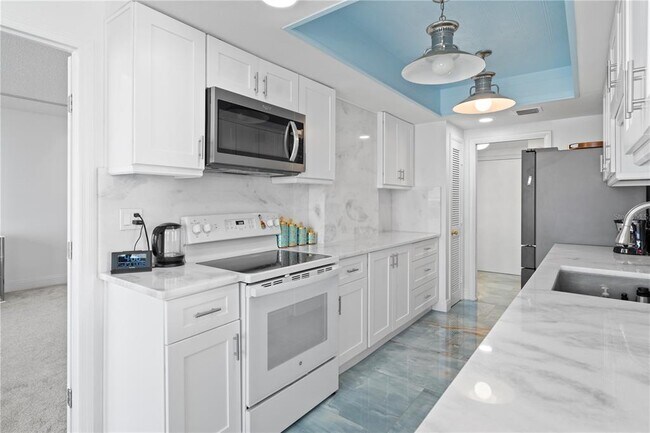 Building Photo - 100 Pierce St