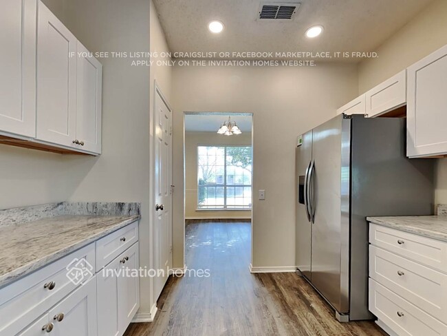 Building Photo - 1804 Lacey Oak Ln