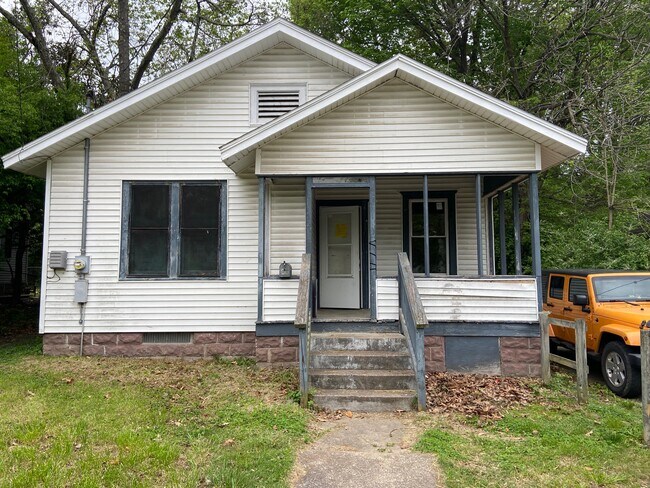 Building Photo - 310 S Forest Ave