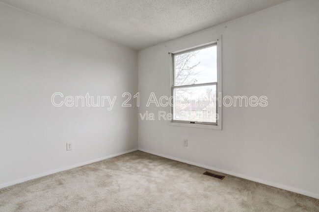 Building Photo - 5328 Larochelle Ct