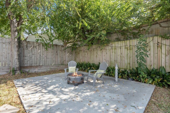 Building Photo - 1119 W 30th St