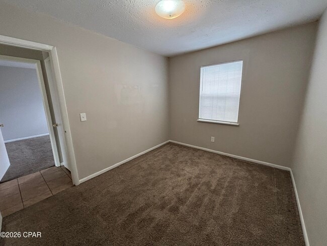 Building Photo - 2701 E 8th Ct