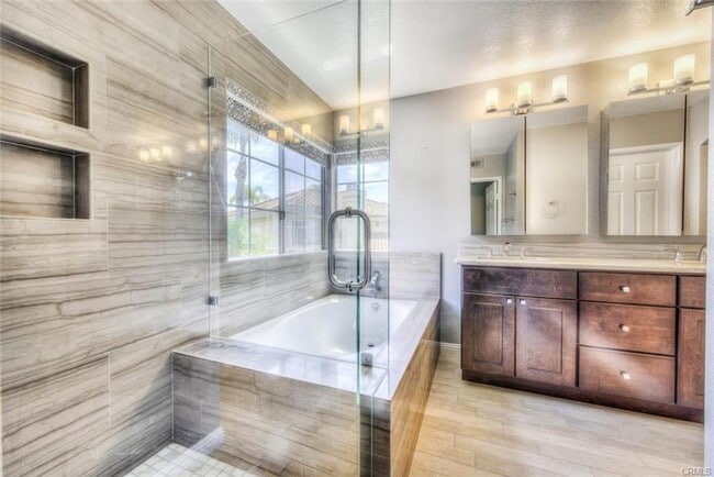 Building Photo - 4 bed 3 bath, Renovated SFR in Laguna Niguel