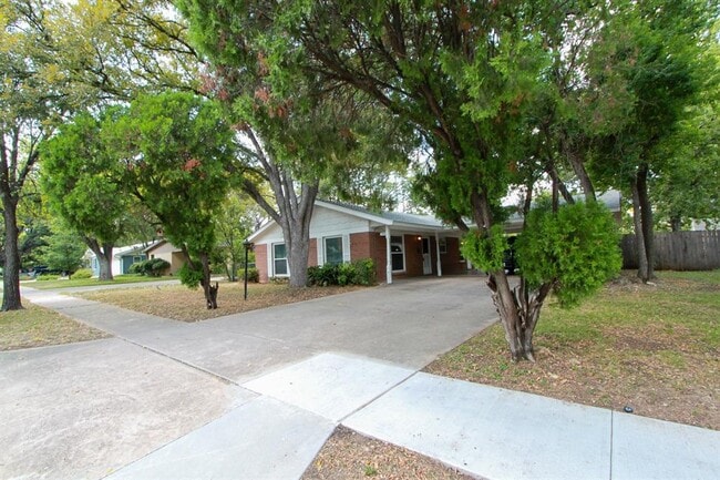 Building Photo - 5712 Fairlane Dr