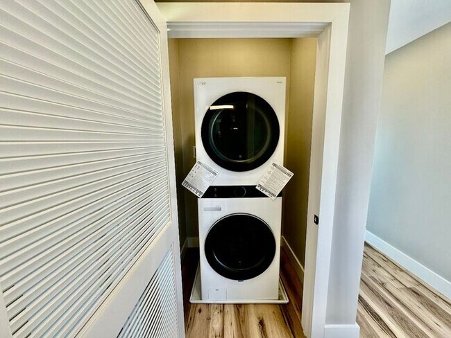 Building Photo - Welcome to this stunning 1 bedroom, 1 bathroom ADU in the highly desirable Bay Park community!