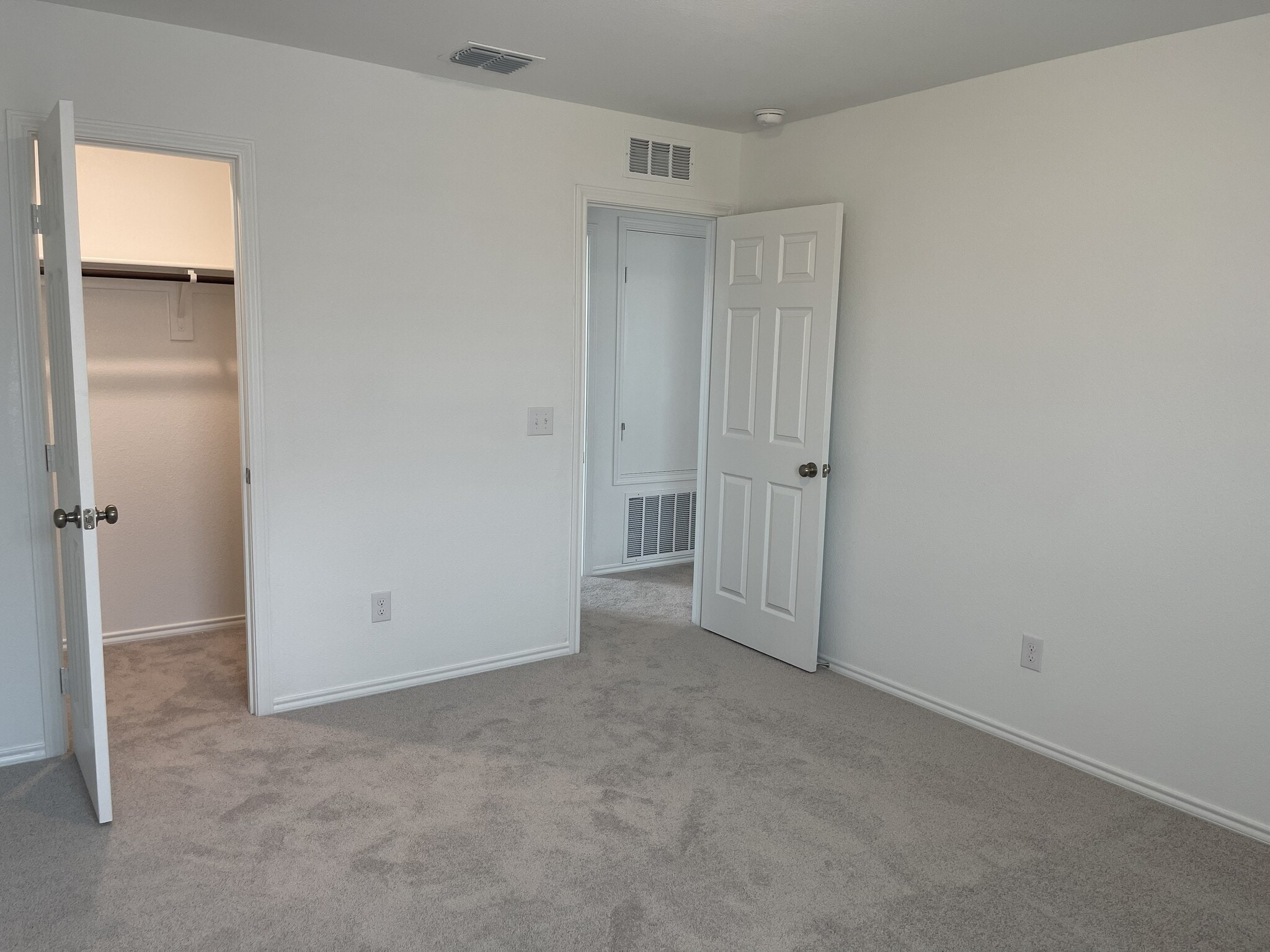 Building Photo - 825 Breakwater Dr