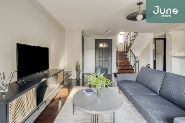 Building Photo - Queen room in 5-bed/2.5-bath Home