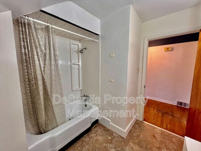Building Photo - 212 N Highland Ave