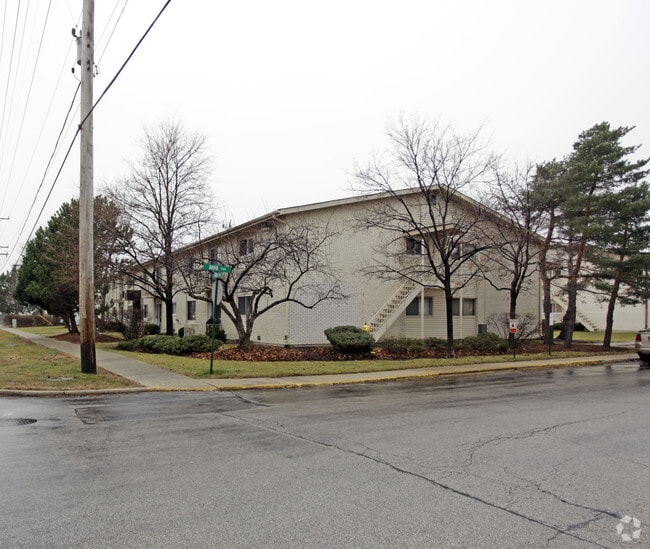 Primary Photo - Courtland Square Condominiums