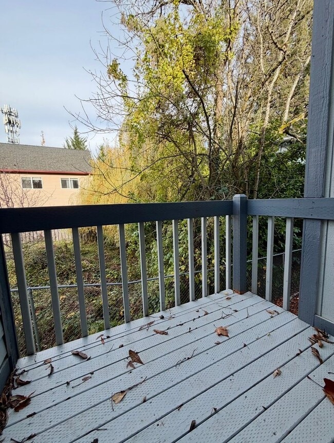 Building Photo - **TWO WEEKS FREE RENT** Updated Townhouse in the Heart of Garden Home~ New LVP Flooring~ Washer/D...