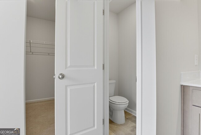 Building Photo - 680 River Run Dr