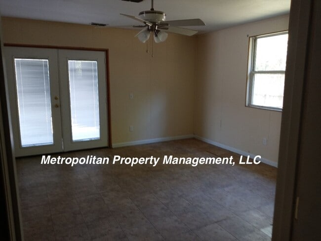 Building Photo - 3 bed Family house with More benefits less deposit!