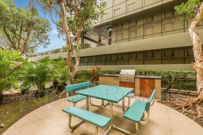 Building Photo - 1350 Ala Moana Blvd