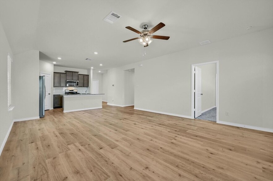 Building Photo - 804 Honey Maple St