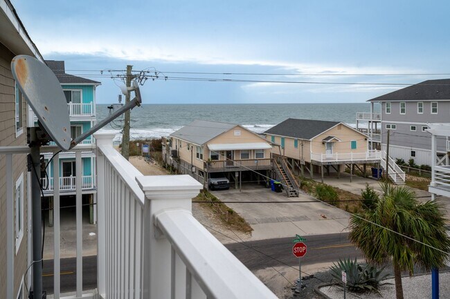 Building Photo - OFF-SEASON MONTHLY RENTAL - ESCAPE THE WINTER MONTHS!!!