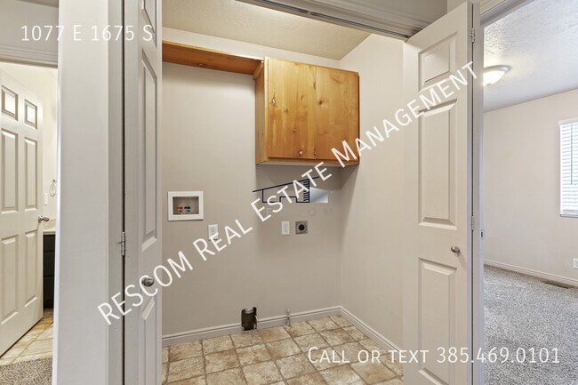 Building Photo - 1077 1675 S