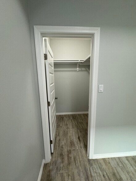 Building Photo - 1401 W Heritage Dr