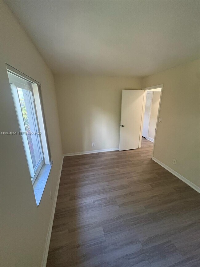 Building Photo - 333 SW 80th Terrace