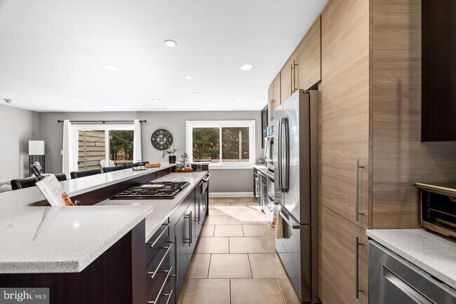 Building Photo - 6 Hounds Hollow Ct