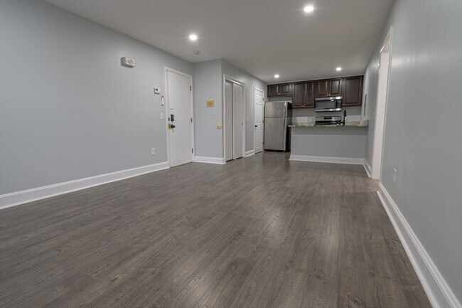 Building Photo - 225 S Main St