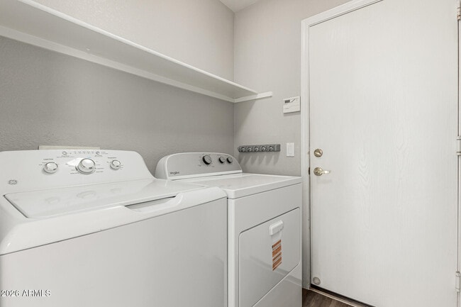 Building Photo - 2243 E Edna Ave