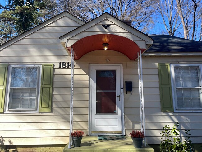 Building Photo - Adorable 2 Bedroom Home in Ashley Park!!