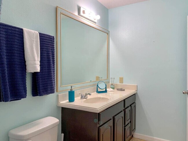 Building Photo - 2721 Raeford Rd