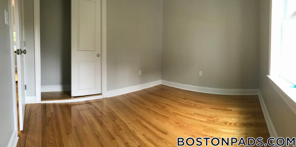 Building Photo - 6 St James Pl