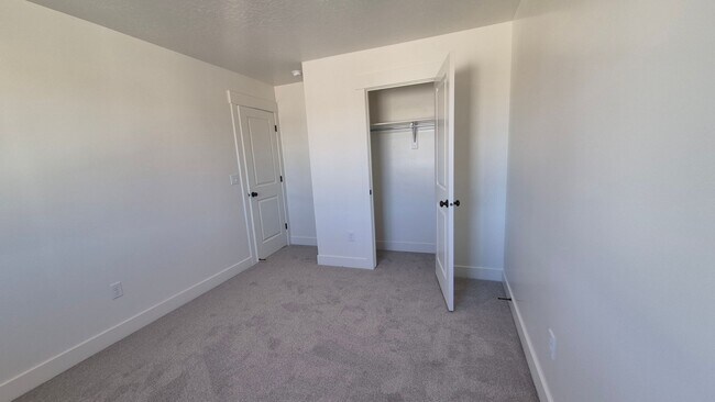 Building Photo - 5669 S Weehawken Ln