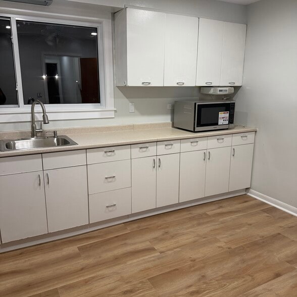 Building Photo - 93 Clunie Ave