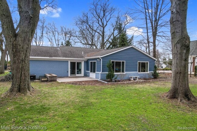 Building Photo - 2905 W Hickory Grove Rd