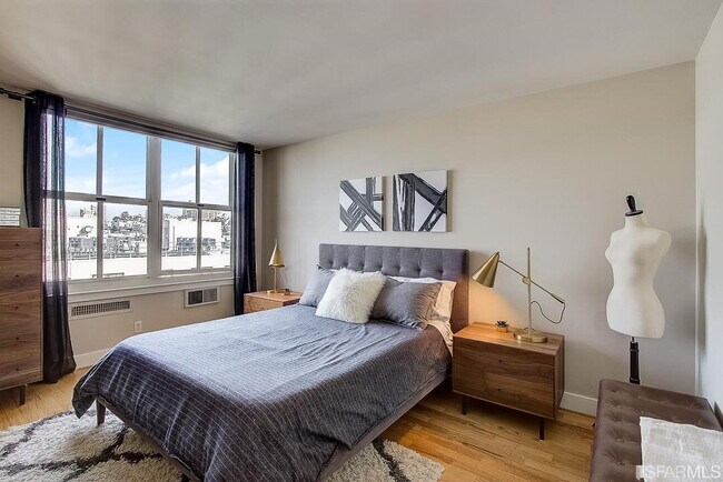 Building Photo - San Francisco Living at Its Finest 1BR/1BA w/ Parking & In-Unit Laundry