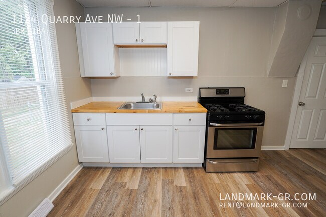 Building Photo - 1124 Quarry Ave NW