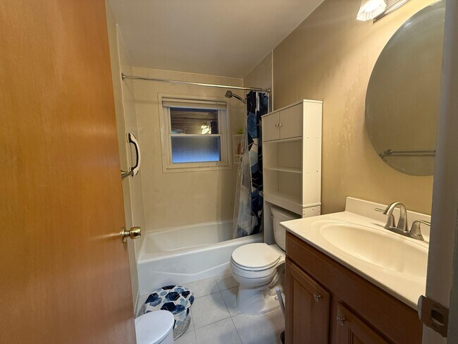 Building Photo - 7147 Bluecrest Dr