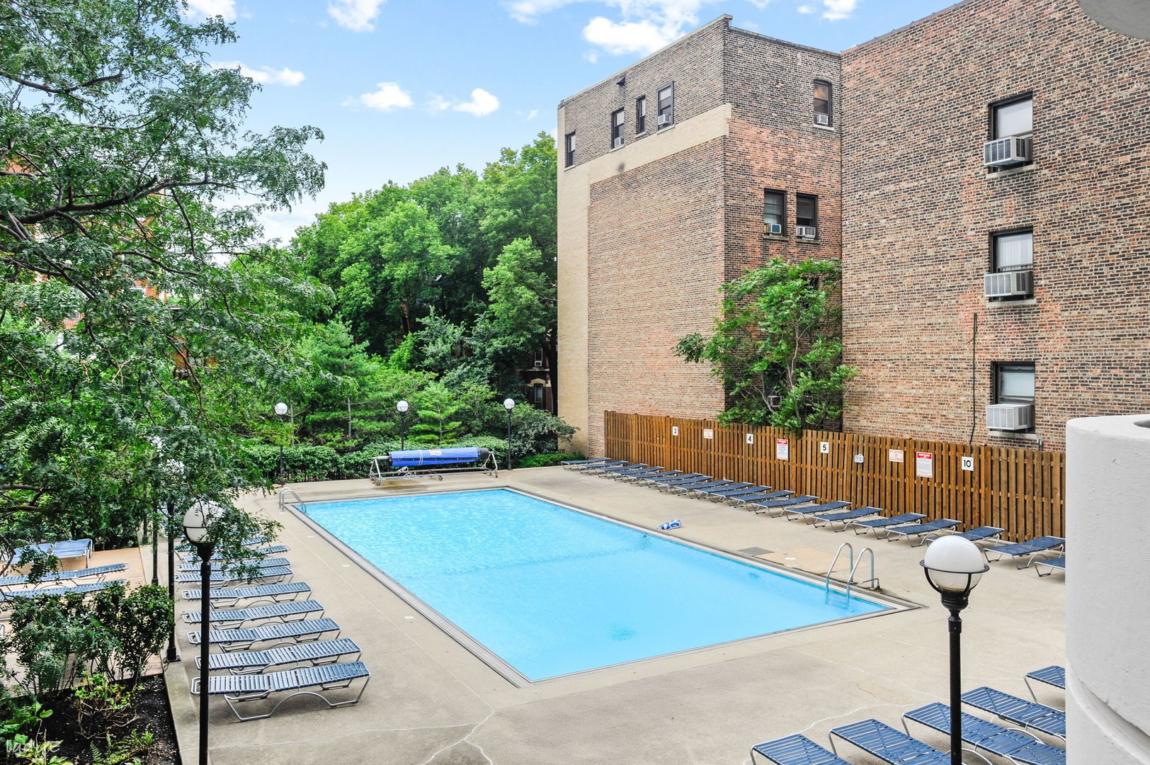 Building Photo - 2020 N Lincoln Park W