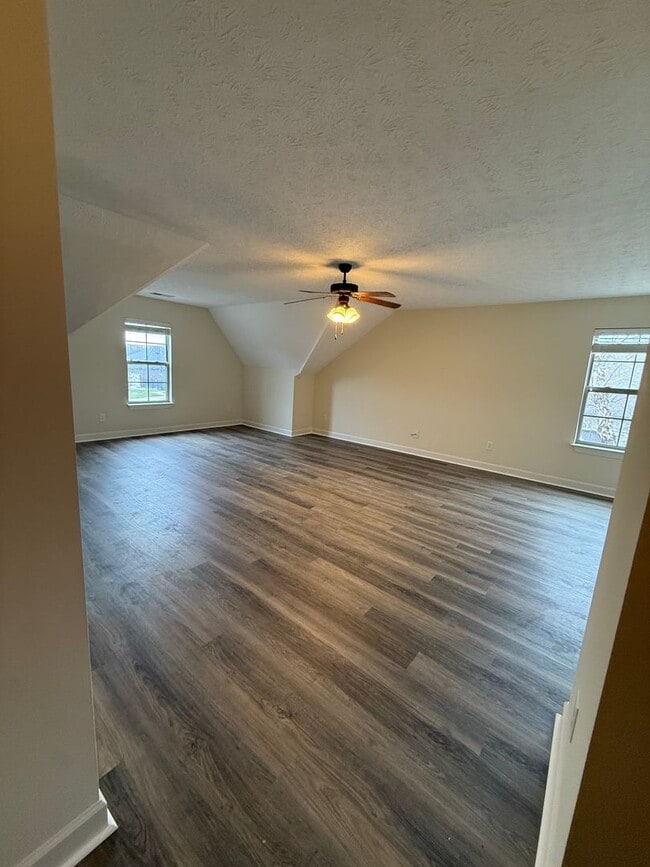 Building Photo - MOVE IN SPECIAL: 1/2 OFF FIRST FULL MONTHS RENT WITH A 12 MONTH LEASE!! 3BR/3BA in Prime Gallatin...