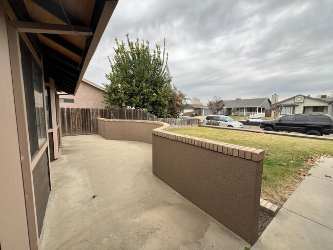 Building Photo - 4-bedroom single story home in Turlock!