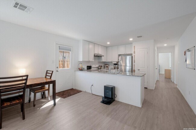Building Photo - Charming 3- Bedroom in Rosillo Ranch