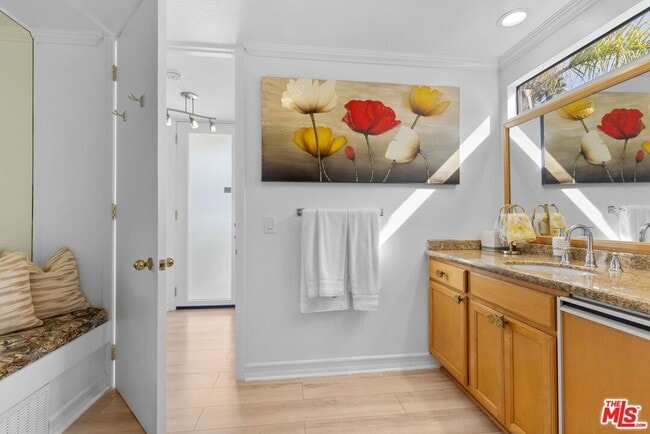 Building Photo - 605 N Hillcrest Rd