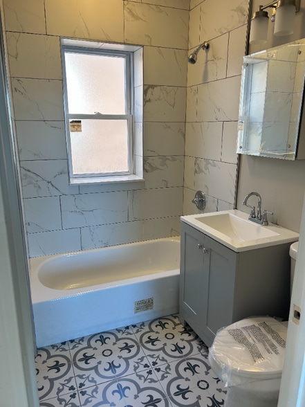 Building Photo - 1526 E 73rd St