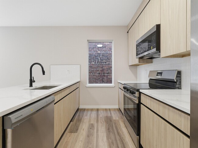 Building Photo - 304 61st St