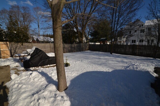 Building Photo - 39 Cleveland St