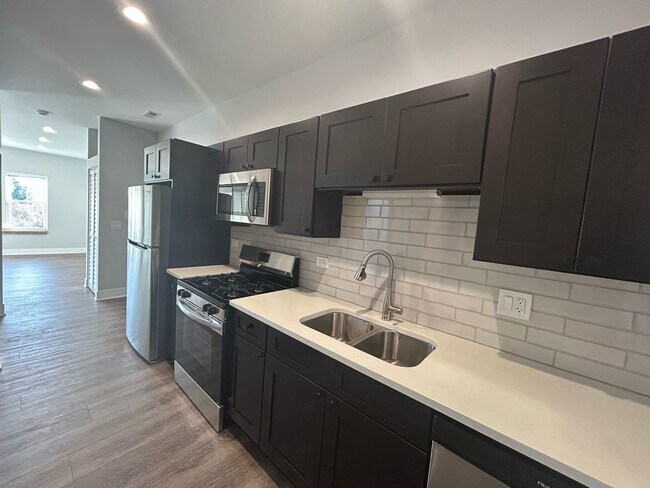 Building Photo - 4411 N Kimball Ave