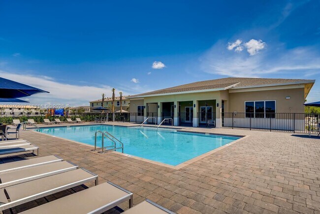 Building Photo - 444 NE 5th St