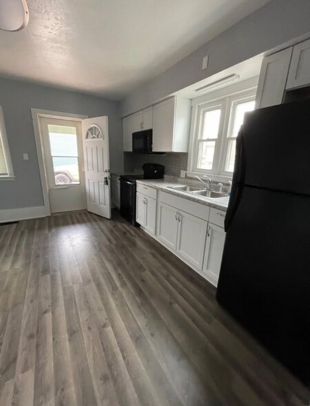 Building Photo - 127 Ash Ave