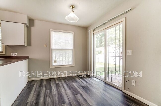 Building Photo - 1103 Searles Rd