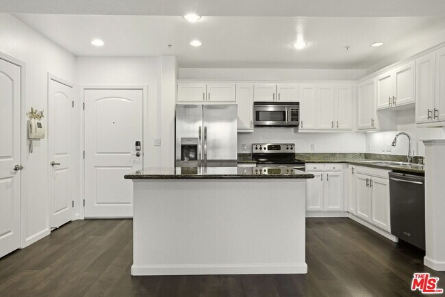 Building Photo - 3740 Santa Rosalia Dr