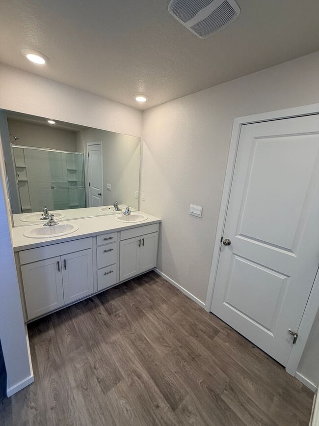 Building Photo - Four Bedroom Home in Newer Community at East Park Village